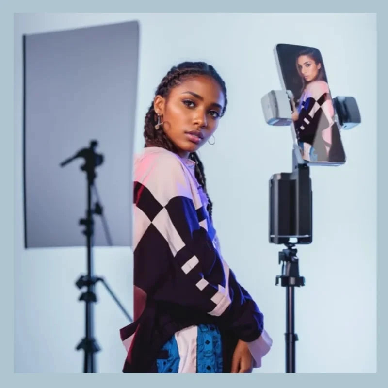 Stabilizator Telefon Q02 – Rotire 360°, Bluetooth Remote & Suport Lumină